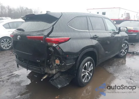 2022 Toyota Highlander Xle z USA, uszkodzony, nr VIN 5TDGZRAH1NS111450